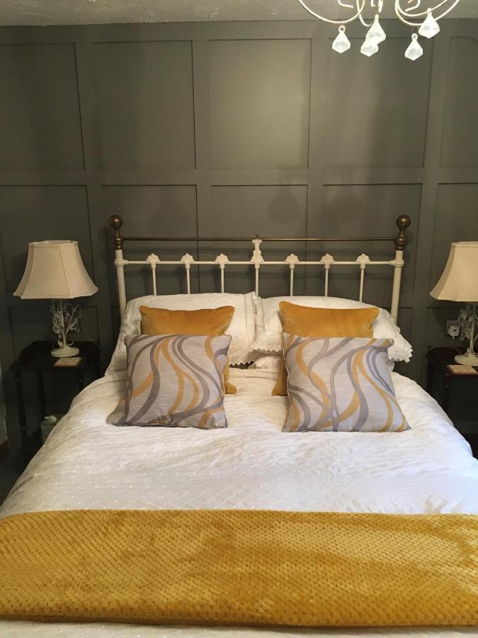 The Elms Bed and Breakfast East Harling Exteriör bild
